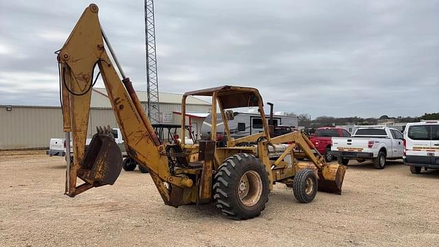 Image of International Harvester 2500A equipment image 3