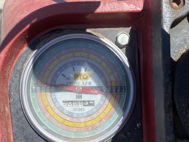 Image of International Harvester 656D equipment image 4