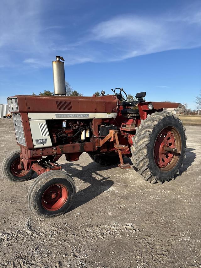 Image of International Harvester 966 equipment image 1