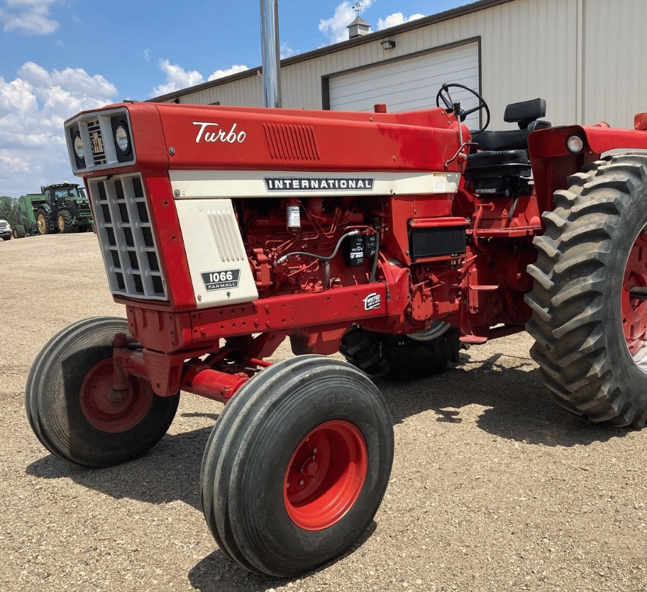Main image International Harvester 1066