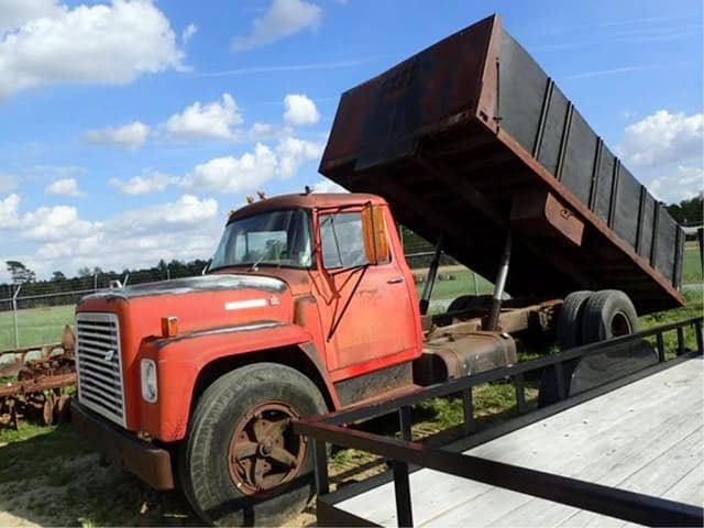 Image of International Loadstar 1700 equipment image 2