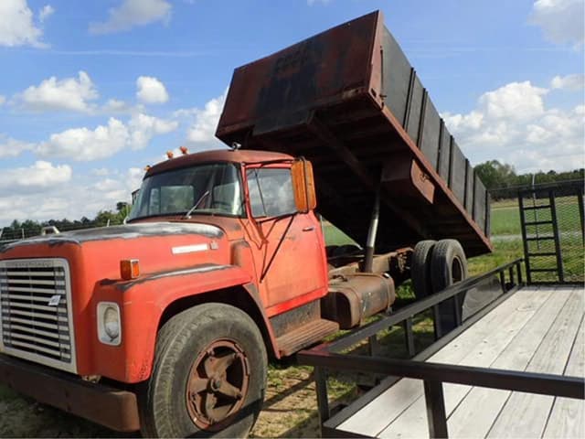 Image of International Loadstar 1700 equipment image 1