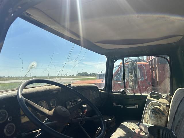 Image of International Loadstar equipment image 4
