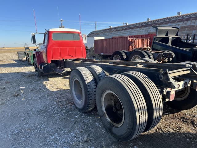 Image of International 1700 equipment image 4