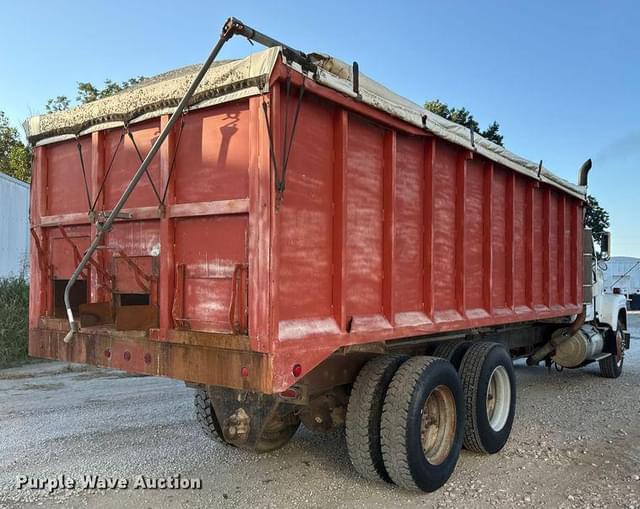 Image of International Transtar 4300 equipment image 4
