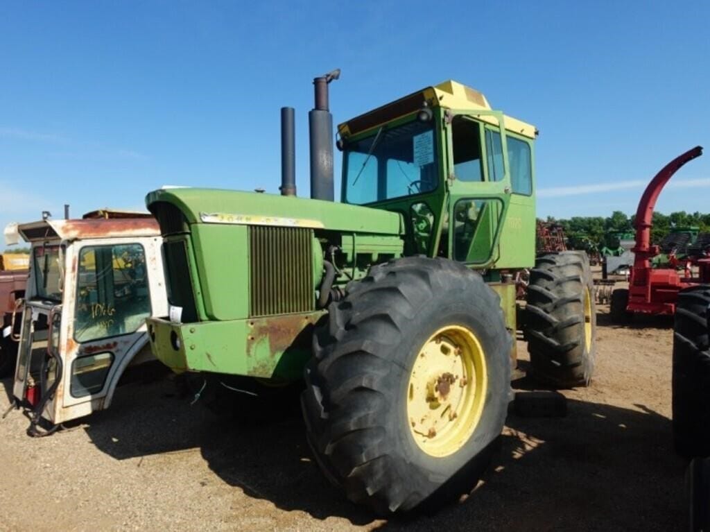 1972 John Deere 7020 Equipment Image0