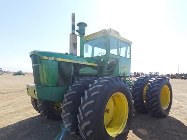 Image of John Deere 7520 equipment image 2