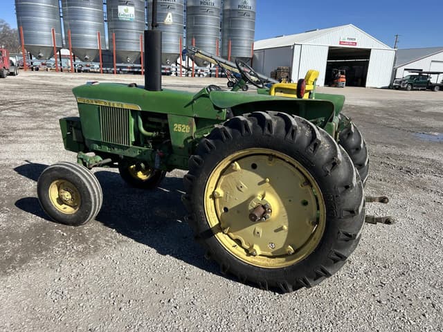 Image of John Deere 2520 equipment image 4