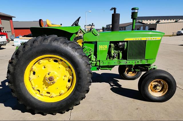 Image of John Deere 3020 equipment image 2