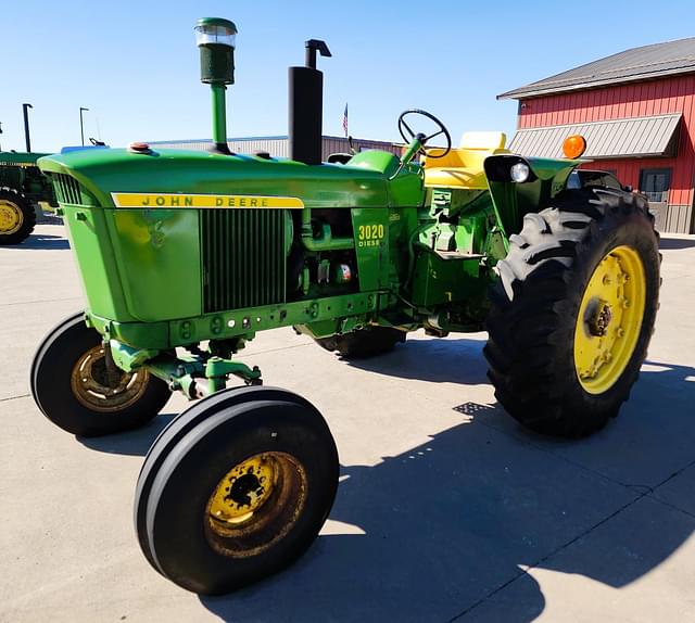 Image of John Deere 3020 equipment image 1