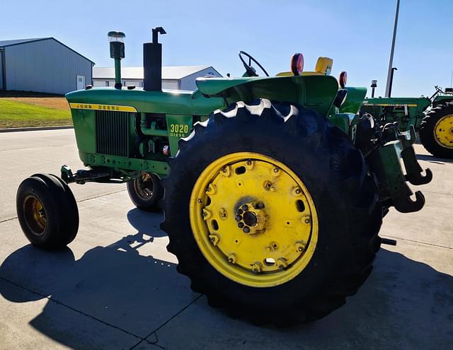 Image of John Deere 3020 equipment image 4