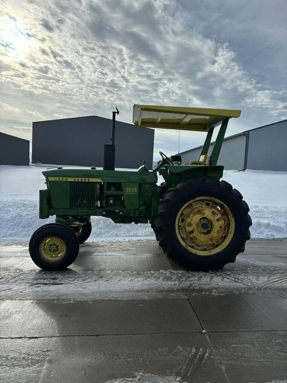Image of John Deere 3020 equipment image 2