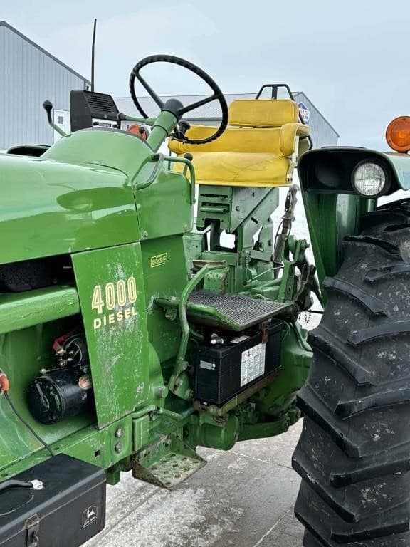 Image of John Deere 4000 equipment image 3
