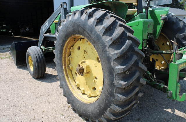 Image of John Deere 4020 equipment image 2