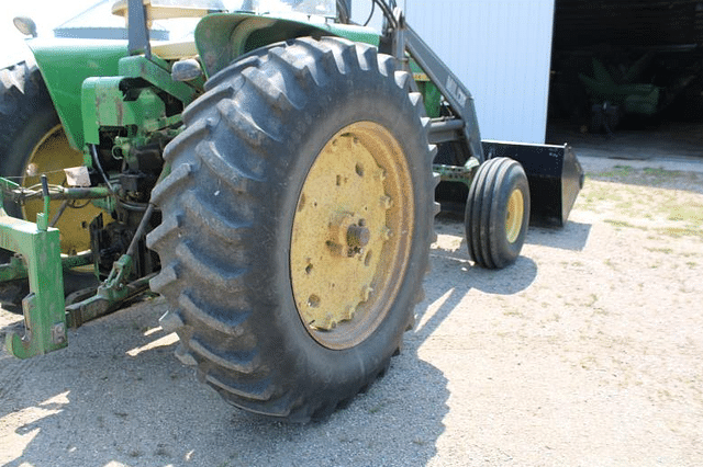 Image of John Deere 4020 equipment image 4