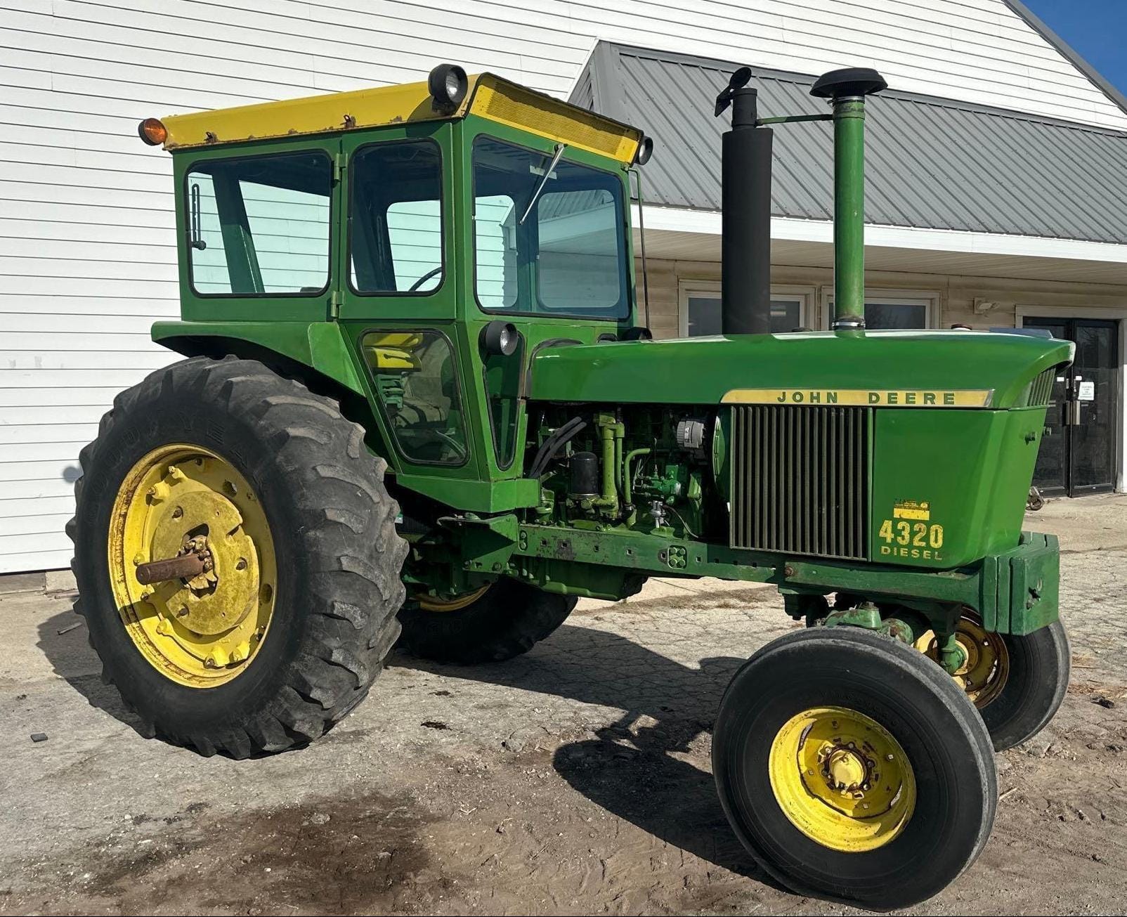1972 John Deere 4320 Equipment Image0