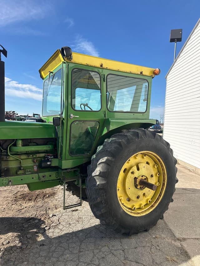 Image of John Deere 4320 equipment image 3