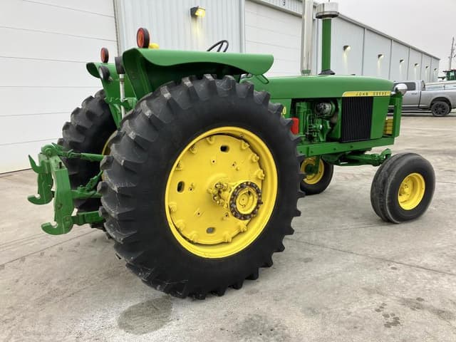 Image of John Deere 4320 equipment image 2