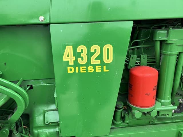 Image of John Deere 4320 equipment image 3