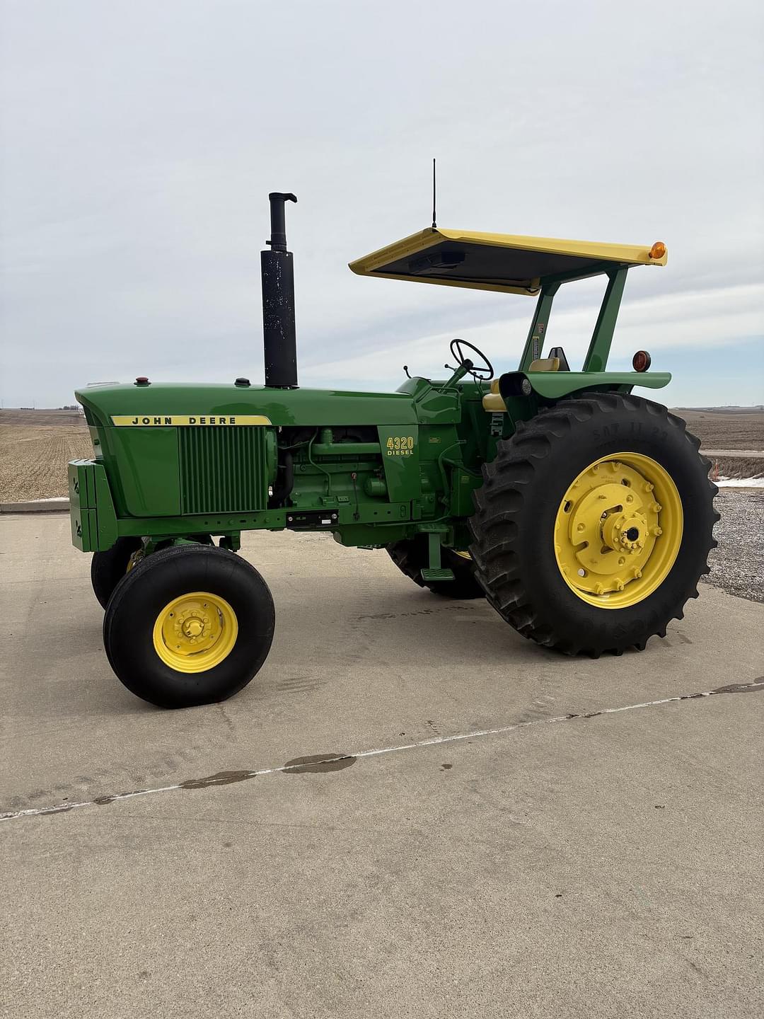 Image of John Deere 4320 Primary image