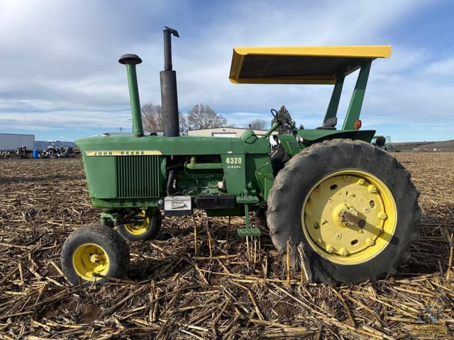 Image of John Deere 4320 equipment image 1