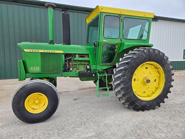 Image of John Deere 4320 equipment image 1