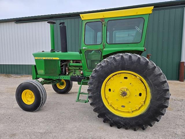 Image of John Deere 4320 equipment image 4