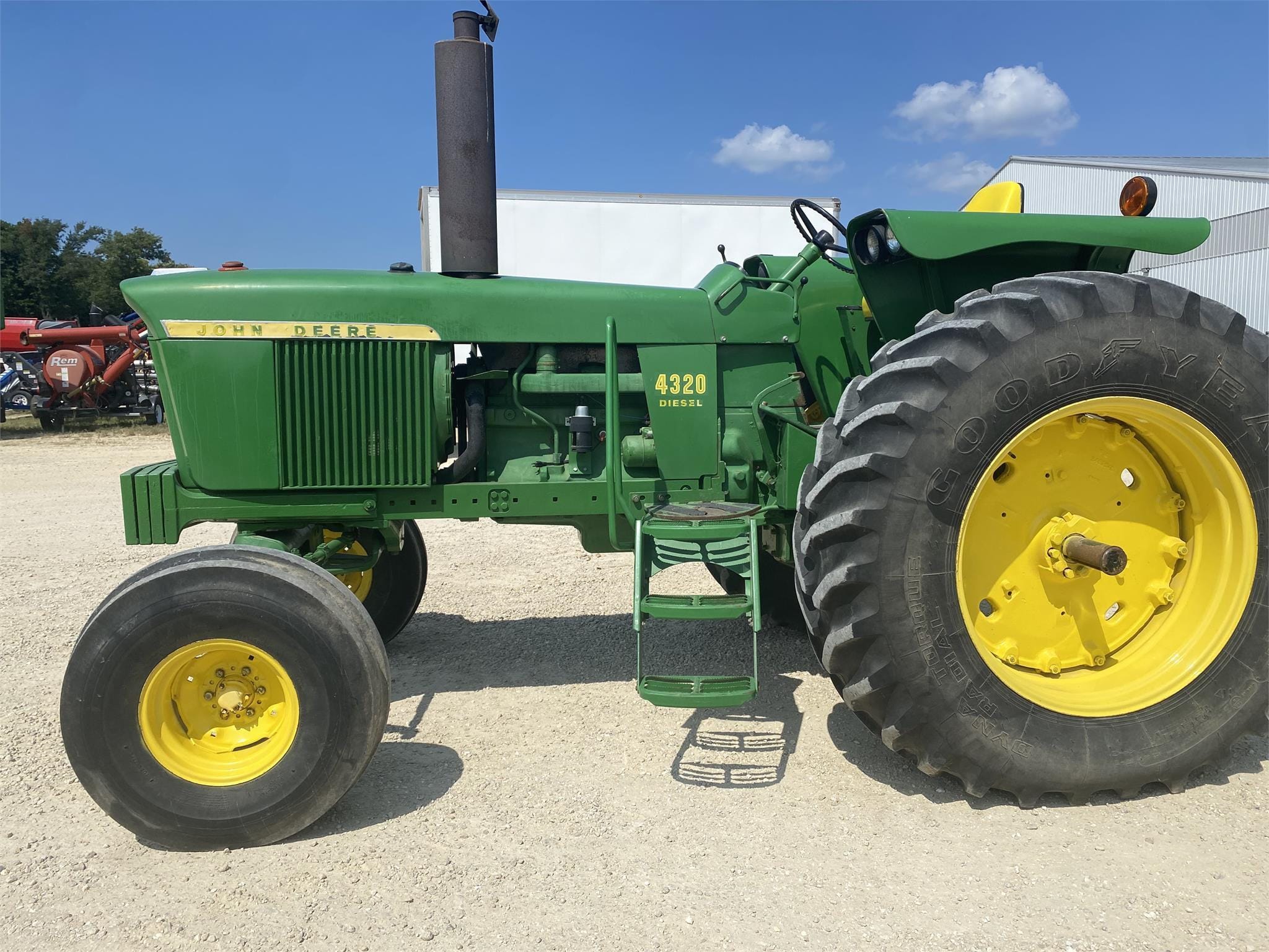 Main image John Deere 4320
