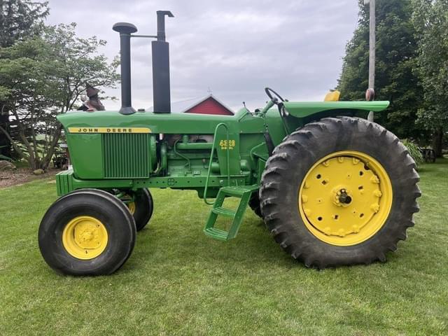 Image of John Deere 4320 equipment image 1