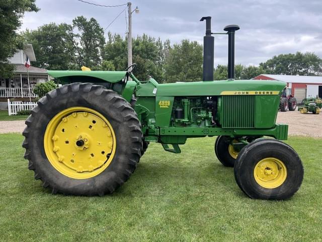 Image of John Deere 4320 equipment image 3