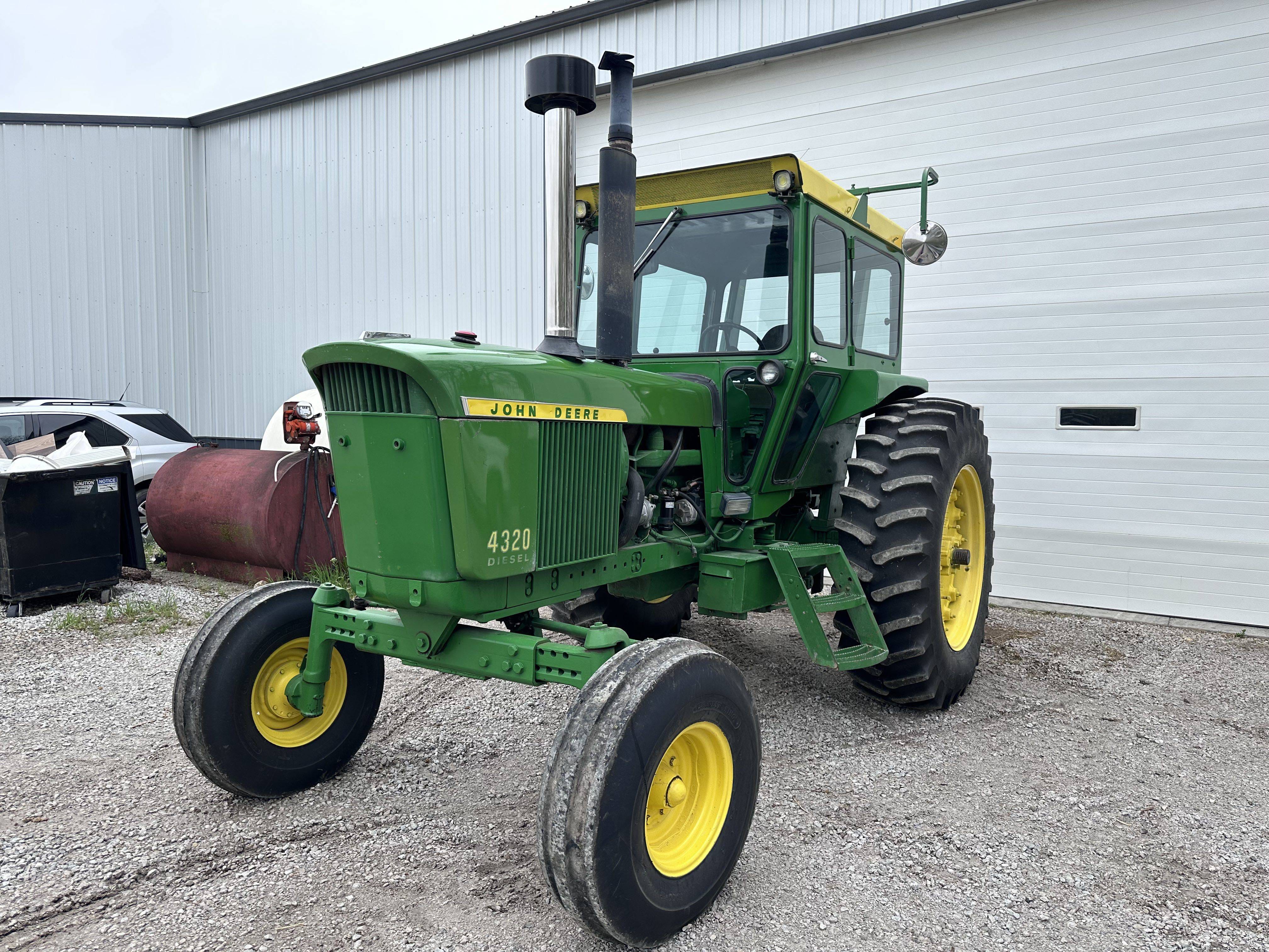 Main image John Deere 4320