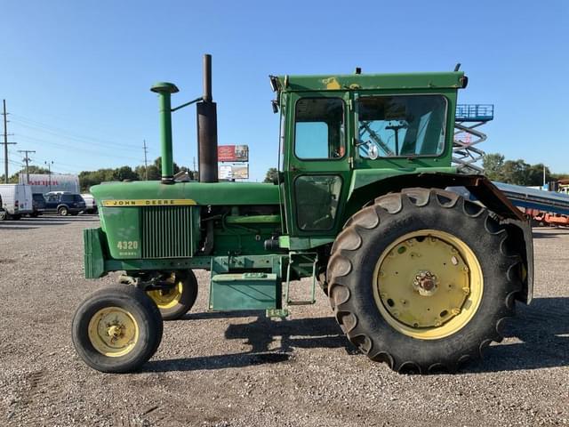 Image of John Deere 4320 equipment image 1
