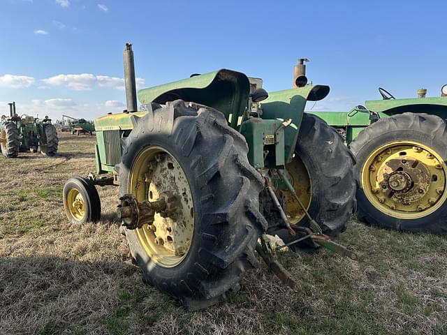 Image of John Deere 4320 equipment image 3