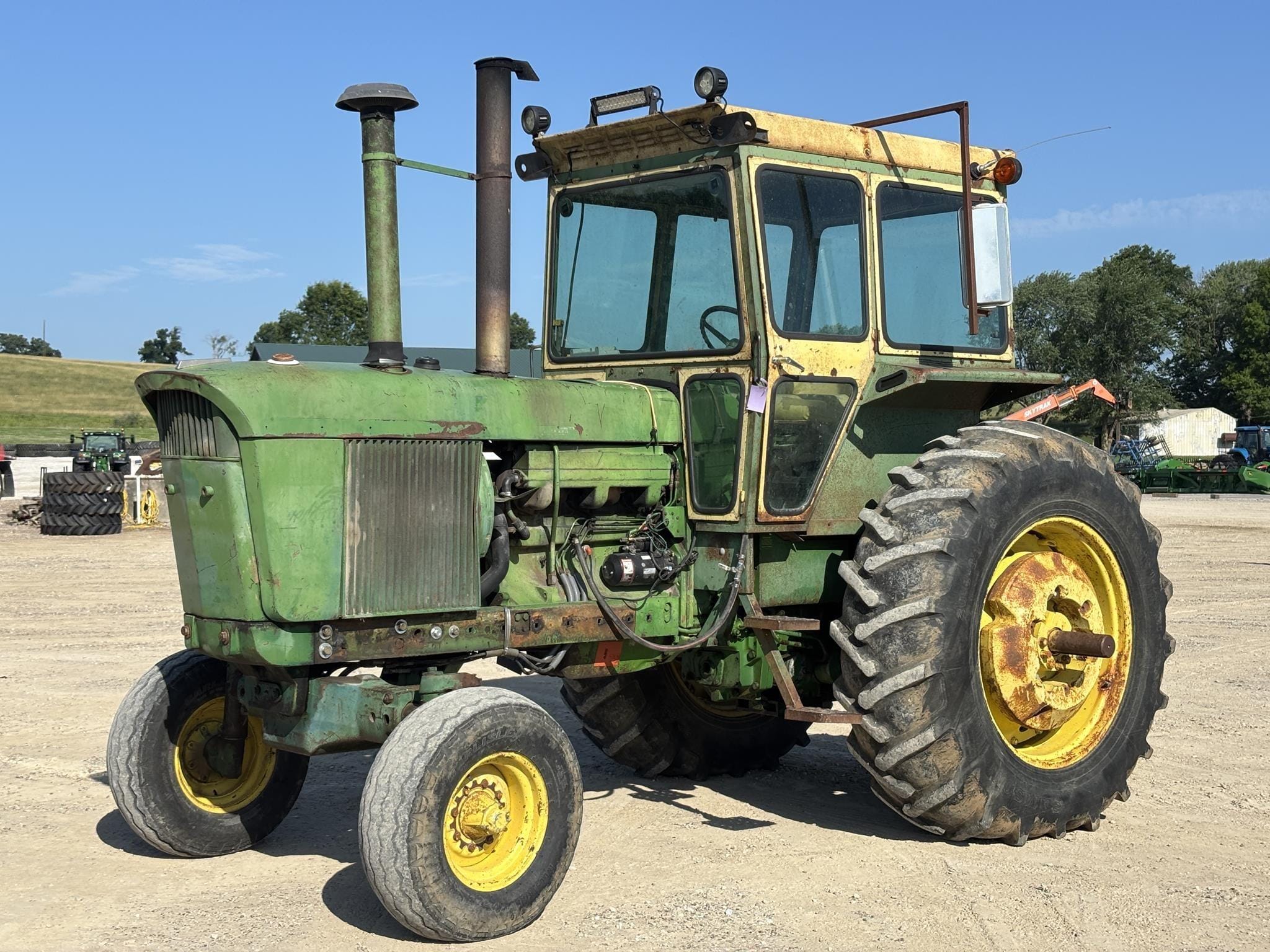 1972 John Deere 4620 Equipment Image0