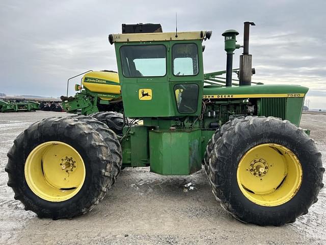 Image of John Deere 7520 equipment image 3