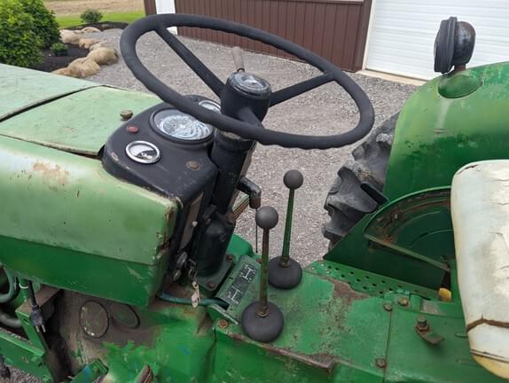Image of John Deere 820 equipment image 4