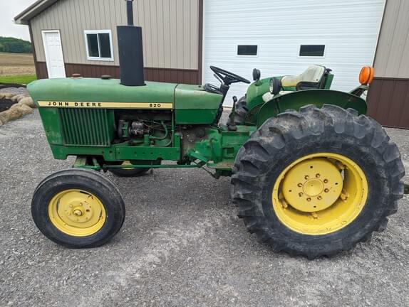 Image of John Deere 820 Primary image