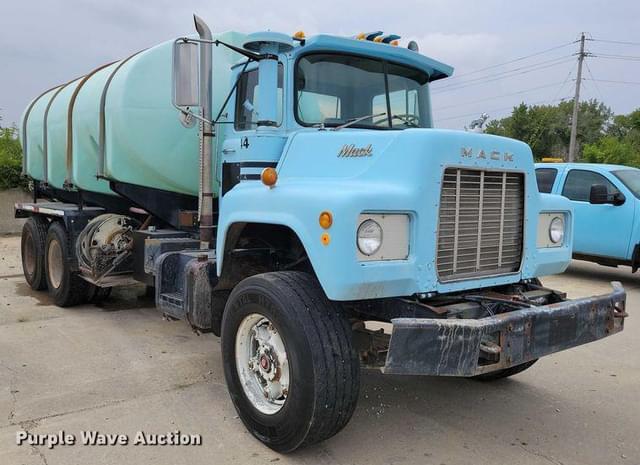 Image of Mack DM600 equipment image 2