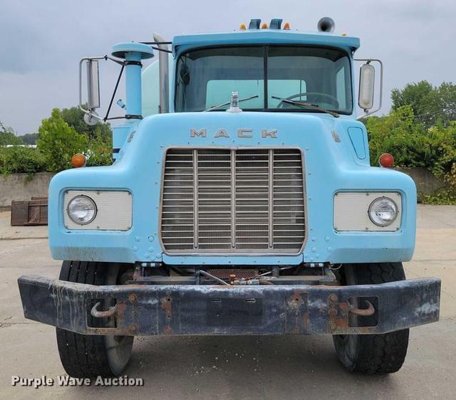 Image of Mack DM600 equipment image 1