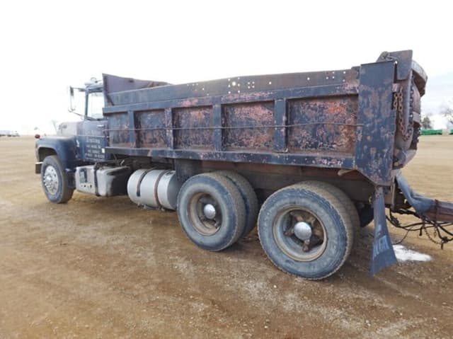 Image of Mack R685ST equipment image 4