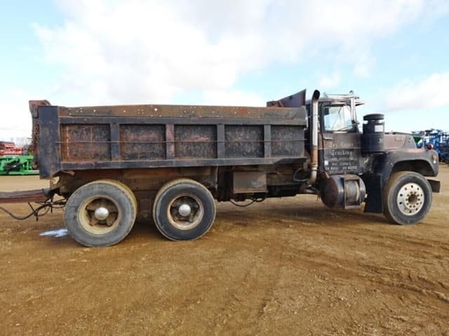 Image of Mack R685ST equipment image 2