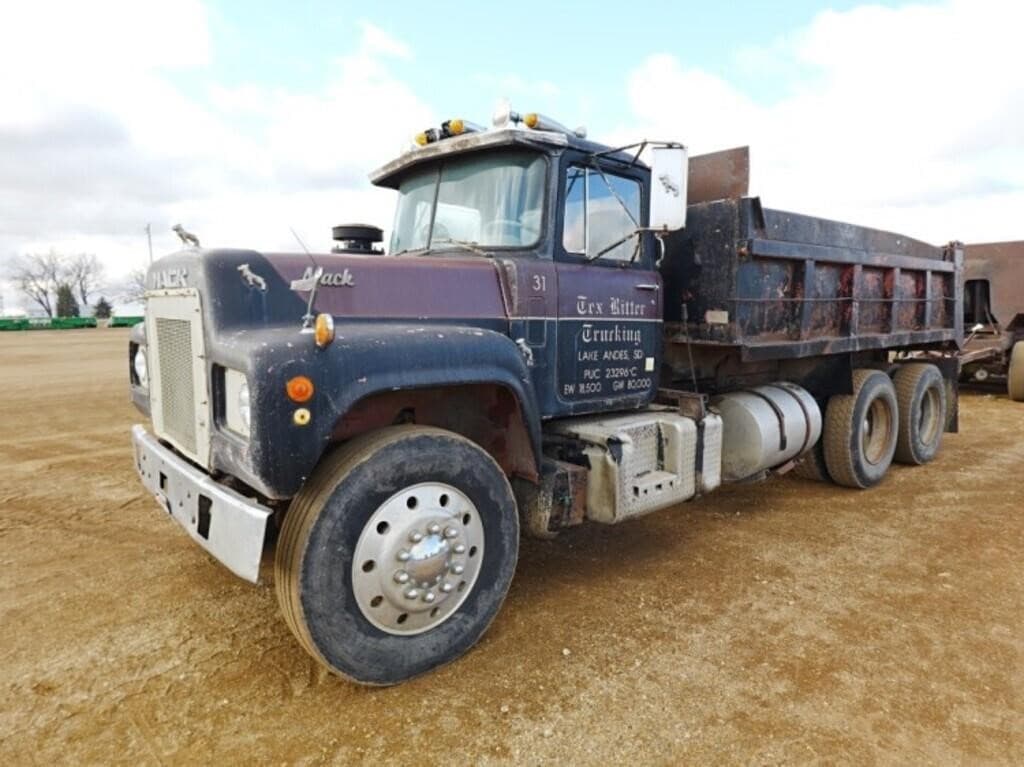 Image of Mack R685ST Primary image