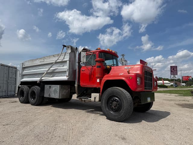 Image of Mack RD685S equipment image 3