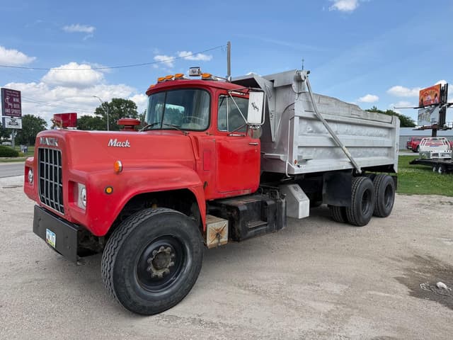 Image of Mack RD685S equipment image 4