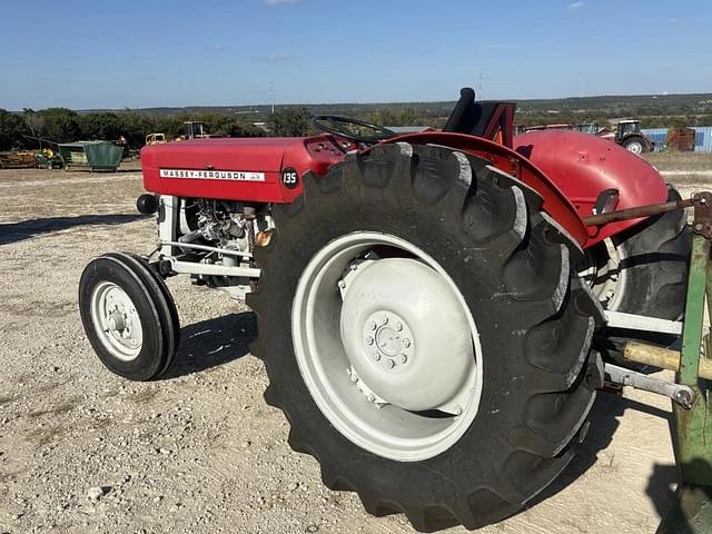 Image of Massey Ferguson 135 equipment image 4