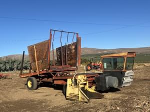 1972 New Holland 1048 Image