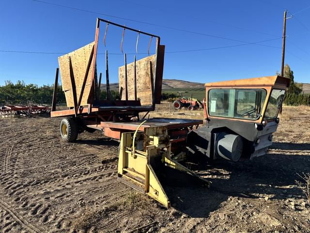 Image of New Holland 1048 equipment image 4