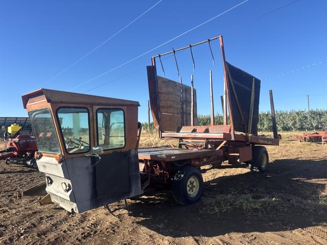 Image of New Holland 1048 equipment image 1