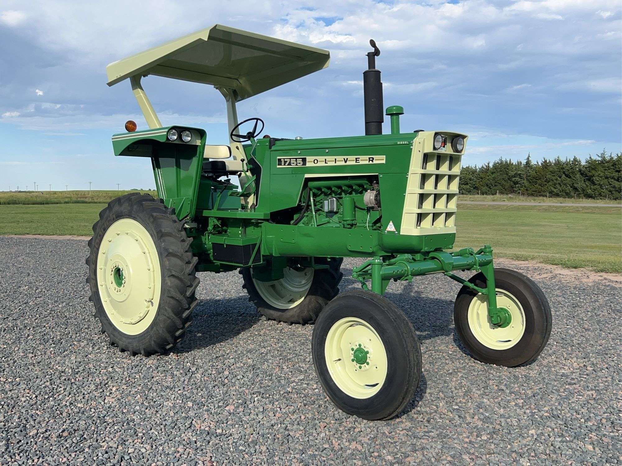 1972 Oliver 1755 Equipment Image0