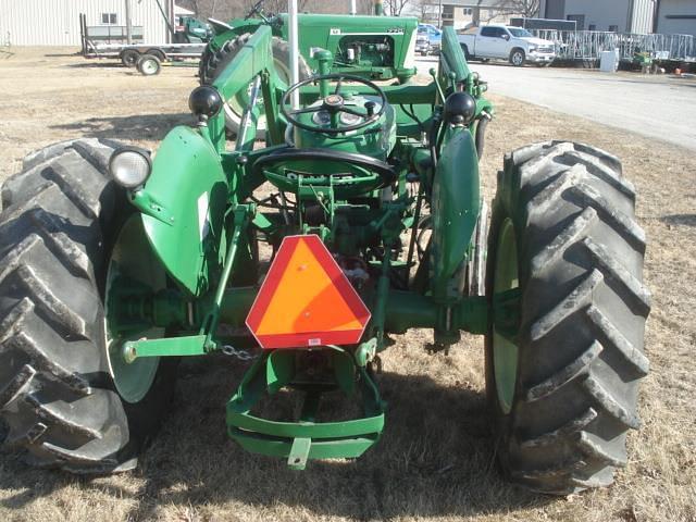 Image of Oliver 550 equipment image 1